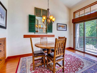 Walk to LIft Ski Condo with Four Bedrooms & Sleeps 8 Guest